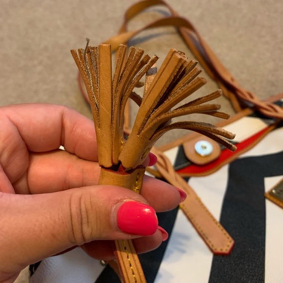 Dooney and Bourke Shoulder Tote - Picture 4 of 8